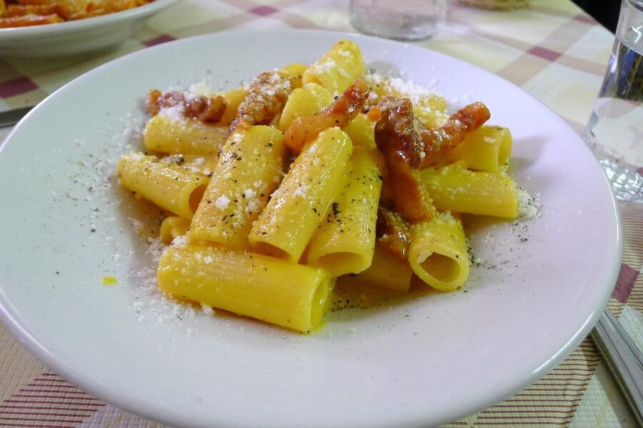 Rome: Food and Wine Tour, Trastevere and Jewish Ghetto - The guides: Luca, Alessia, and Tiziana show why the human part matters