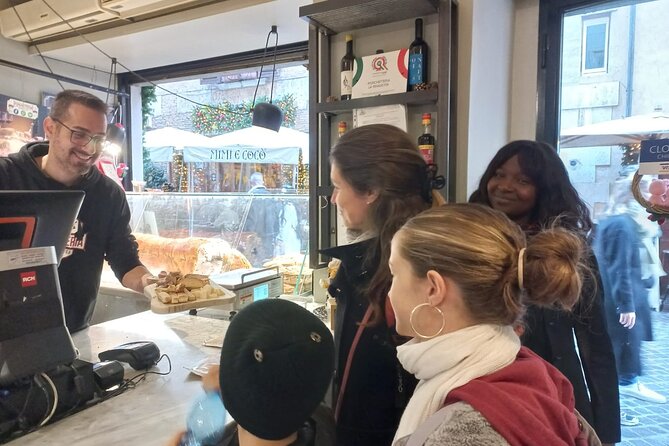 Rome: Food tasting tour in Trastevere - Piazza Navona Stop: A Quick Hit Before the Food Tour Takes Over