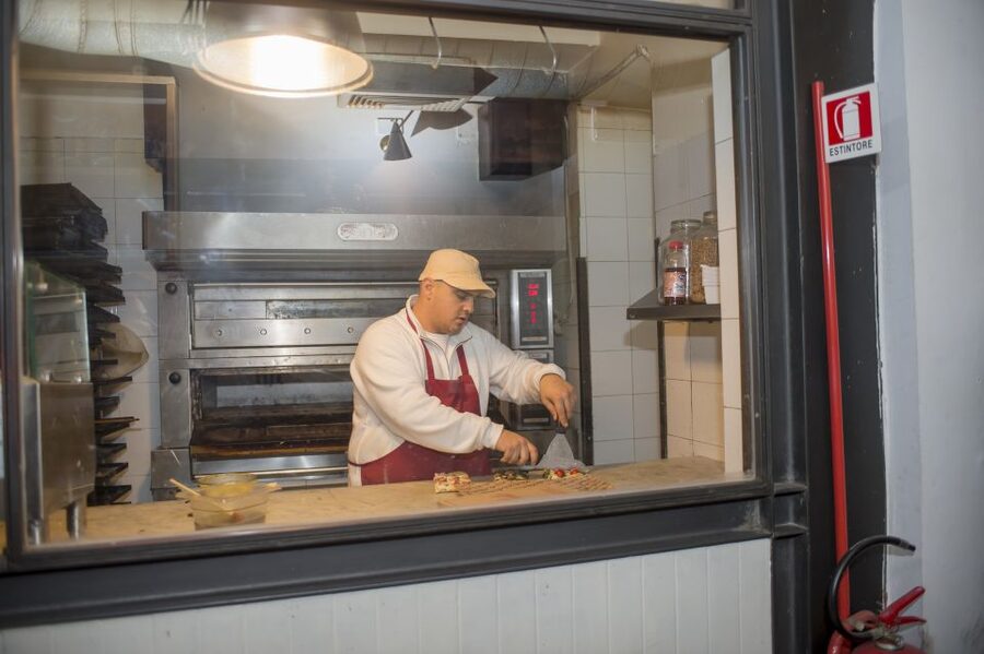 Rome: Food Tour and Wine Tasting in a Traditional Trattoria - Walking comfort, diet notes, and who this is a good fit for