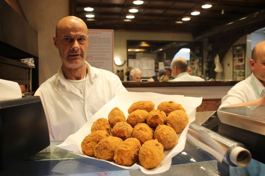 Rome: Food Tour and Wine Tasting in a Traditional Trattoria - A 4-hour Rome walk that actually feels like eating dinner, not collecting bites