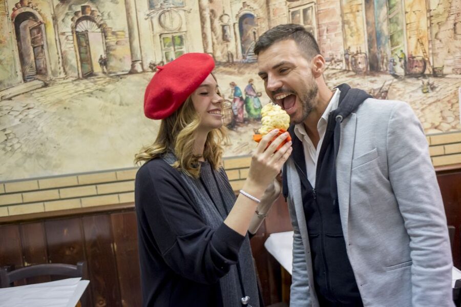 Rome: Food Tour and Wine Tasting in a Traditional Trattoria - Dar Filettaro: baccalà fritto and your first glass of wine