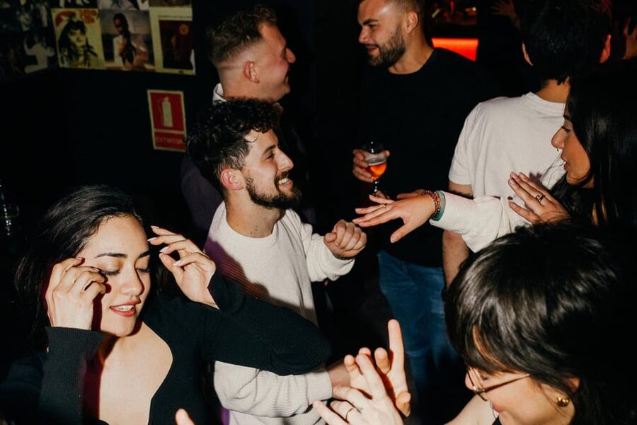 Rome: Forbidden History Walking Tour & Pub Crawl with Drinks - Meet New People Fast: Hosting Style That Gets the Group Talking