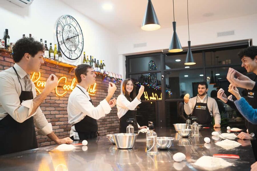 Rome: Fresh Pasta-Making Class with Italian Chef and Wine - Where you meet in Rome: Circonvallazione Gianicolense 418