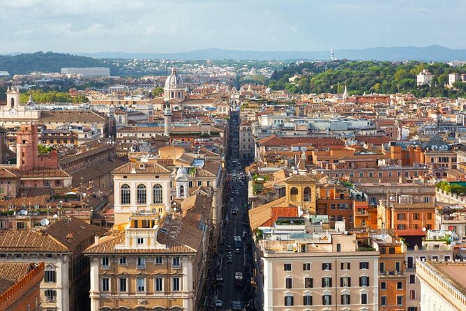 Rome: Golf Cart Tour of the Eternal City - Via del Corso: Rome’s main shopping spine (from a moving vantage)