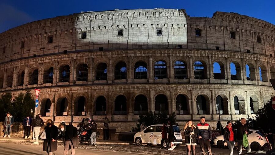 Rome: Group or Private Guided Walking Tour of the Colosseum - Meeting Different Guides, Getting the Same Goal
