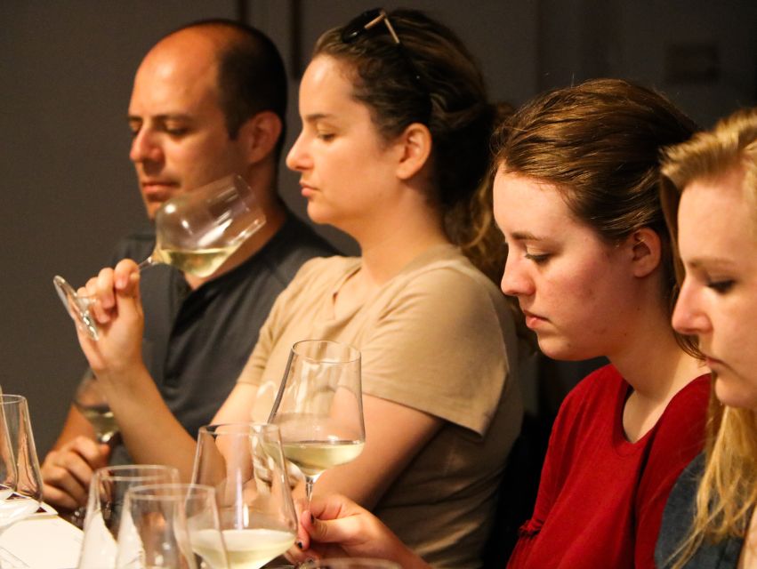 Rome: Guided Italian Wine Tasting Experience - The flight itself: what it feels like hour by hour
