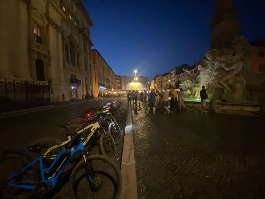 Rome :guided night e-bike tour with typical ice-cream - Via del Corso to Trevi Fountain: postcard sights with an easy ride rhythm