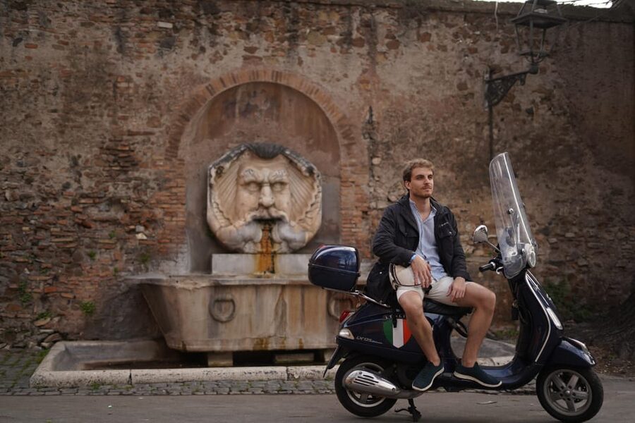 Rome: Guided Vespa Tour with Photo Stops - The pro photo package: 25 digital photos on a Sony Alpha 7 IV