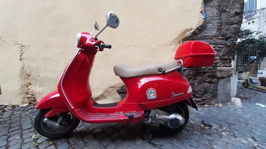 Rome: Half-Day Tour by Vespa with Driver - Vatican City Pass-By and the Pope Spotting Fantasy