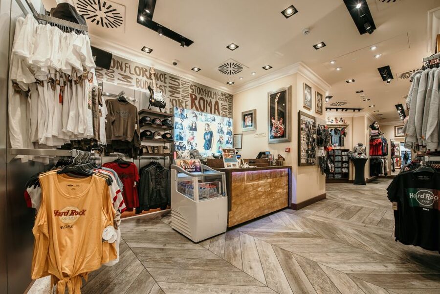 Rome: Hard Rock Cafe Experience - Where the atmosphere comes from: memorabilia, shop time, and windows