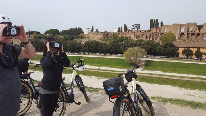 Rome: Highlights Bike Tour - Trevi Fountain, Trajan’s Column, and Piazza Venezia: the money shot zone