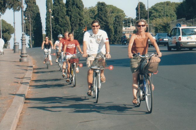 Rome Highlights by E-Bicycle Small group - Piazza Vittoriano: seeing the huge white monument up close