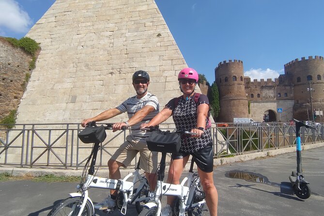 Rome Highlights by E-Bicycle Small group - That funny lie-testing stop: a playful break in the ride