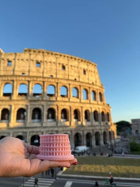Rome: Make Your Own Candle Near the Colosseum - Picking Your Candle Scent and Look Like a Roman