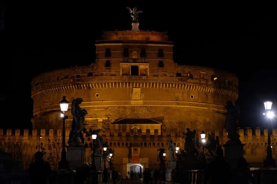 Rome: Murder Mysteries of Rome Guided Walking Tour - Key Things You Will Notice on This Night Walk
