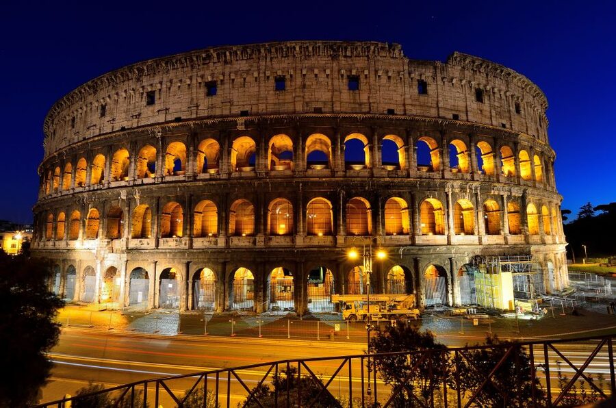 Rome: Nighttime Private Sightseeing Tour - Colosseum Floodlight Moment and Classic Photo Angles