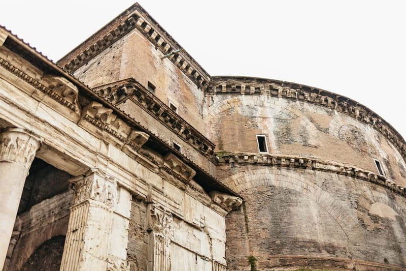 Rome: Pantheon Fast-Track Ticket and Official Audio Guide - Raphael in the Pantheon: art, architecture, and eternal rest