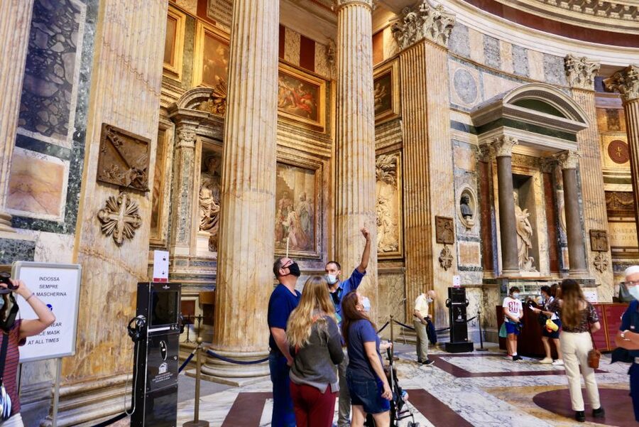 Rome: Pantheon Small Group Tour and Skip-the-Line Ticket - Piazza della Minerva and the nearby ancient fingerprints