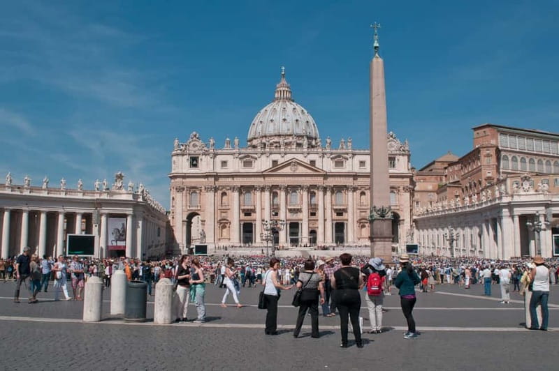 Rome: Papal Audience with Pope Leo XIV & Expert Guide - Why an accompanied Papal Audience feels different in St. Peter’s Square