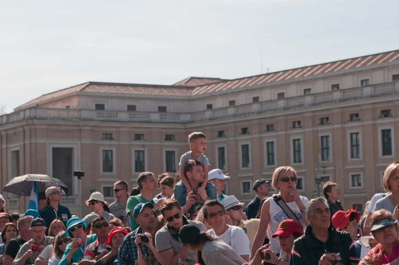 Rome: Papal Audience with Pope Leo XIV & Expert Guide - Escorted crowd navigation, without getting swallowed by the chaos