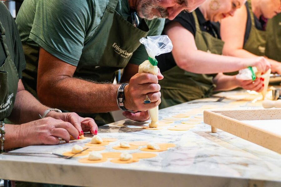 Rome: Pasta, Ravioli & Tiramisu Cooking Class by Colosseum - Getting it right: what to wear and how to arrive prepared