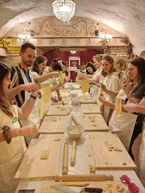 Rome: Pasta & Tiramisu Cooking Class near the Spanish Steps - Walking into a 17th-century room with original 1800s wall paintings