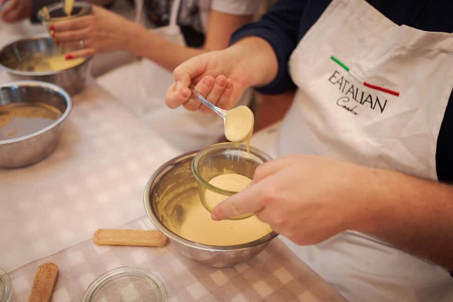 Rome: Pizza and Tiramisu Cooking Class in Piazza Navona - Why a Pizza and Tiramisu Class Works So Well Near Piazza Navona