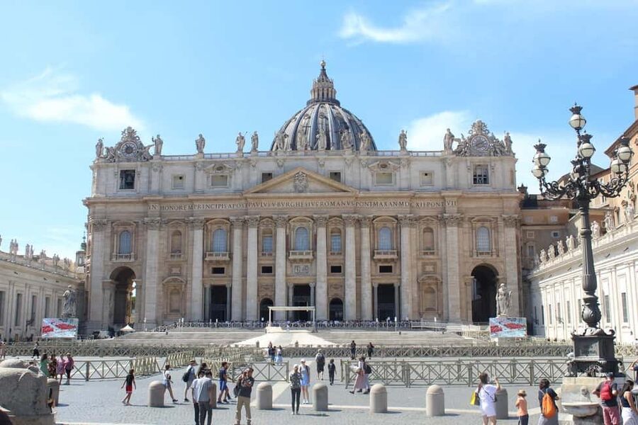 Rome: Private 3-Hour Tour by Chauffeur-Driven Vehicle - Vatican City and Trastevere, two moods in one afternoon