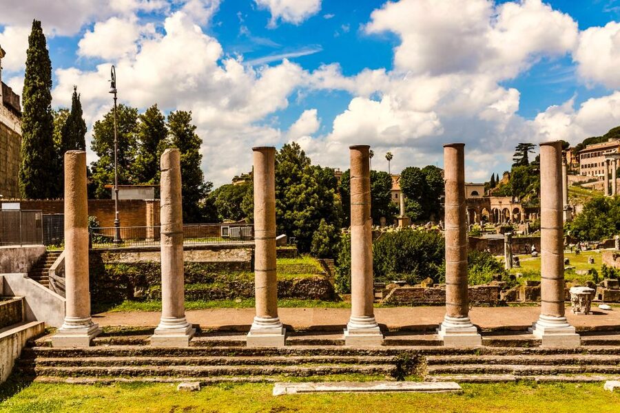 Rome: Private Custom Tour with a Local – Icons & Gems - Beyond the tourist lines: piazzas, markets, and craft shops