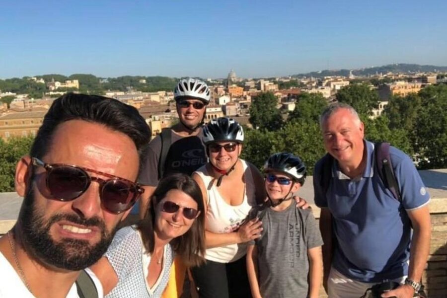 Rome : Private custom walking tour with a local guide - The Walking Experience, Photo Stops, And Sightseeing Flow