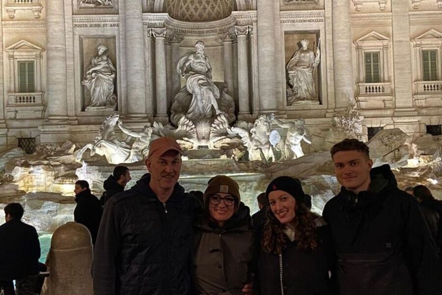 Rome : Private custom walking tour with a local guide - Pacing, Language Options, And What Your Guide Brings