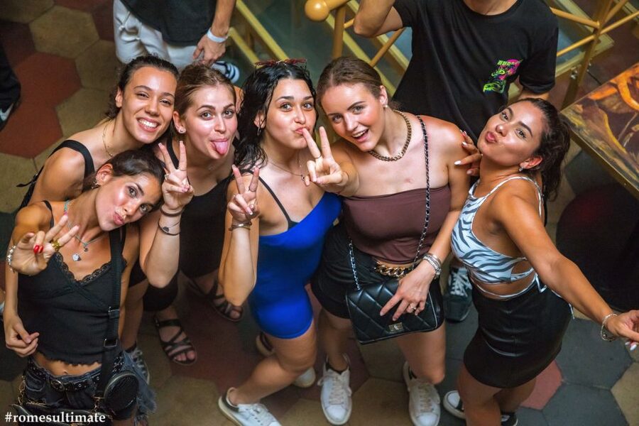 Rome: Pub Crawl and Ultimate Party with Open Bar and Pizza - The Guides: The Difference Between a Good Night and a Great One
