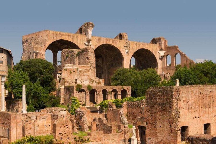 Rome: Roman Forum and Palatine Hill Licensed Guided Tour - Entering Roman Rome: Meeting Point and First Steps Near the Colosseum