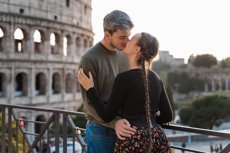 Rome: Romantic Couple Photoshoot. Choose your spot! - Edited photos in 3 to 4 days, plus an add-on to choose your favorites