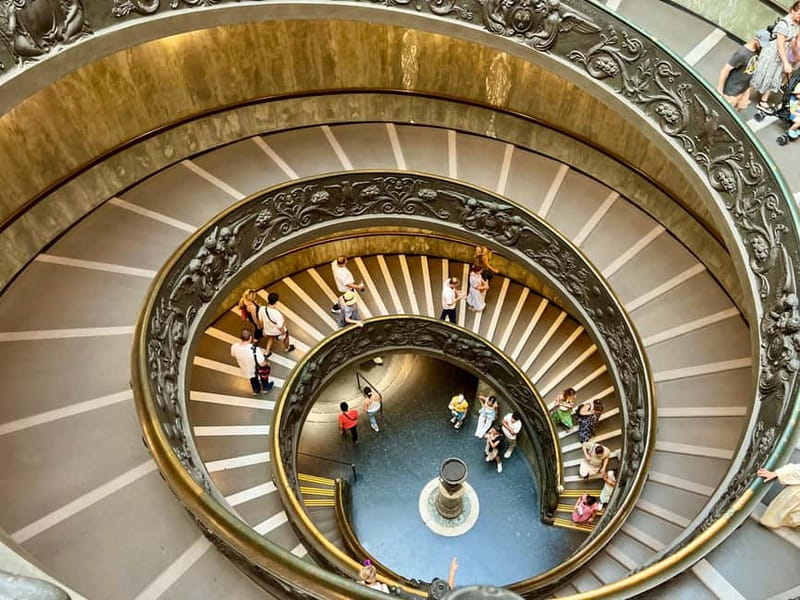 Rome: Sistine Chapel, Vatican Museums and Basilica Tour - The art of Michelangelo and Raphael: how the guide keeps the story straight