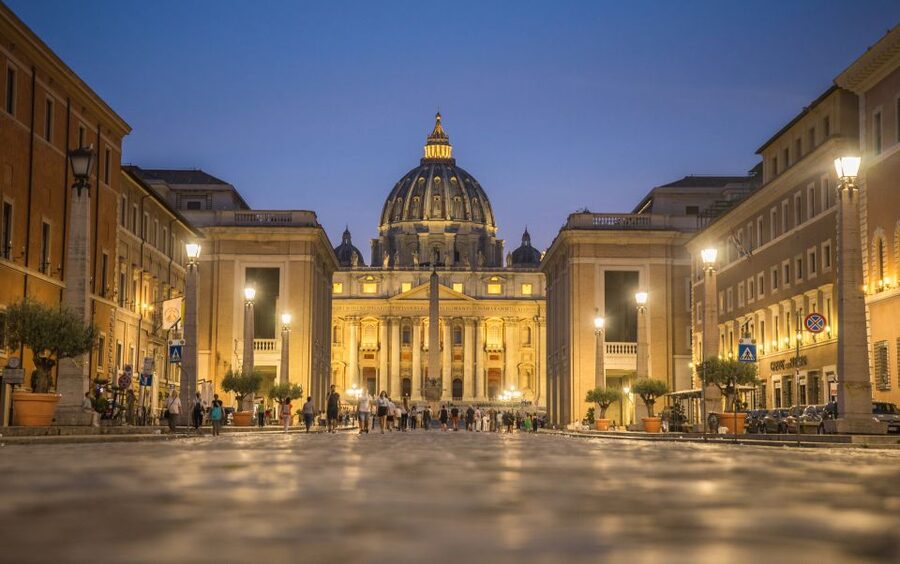 Rome: Small-Group Night Tour with Pizza and Gelato - St. Peter’s Basilica at night: a big finale in Vatican City