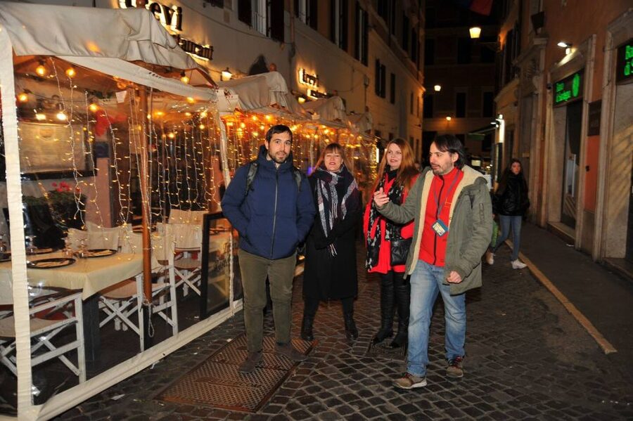 Rome: Spanish Steps, Trevi, Navona and Pantheon Sunset Tour - Small-group pacing and guides like Monica (and others)