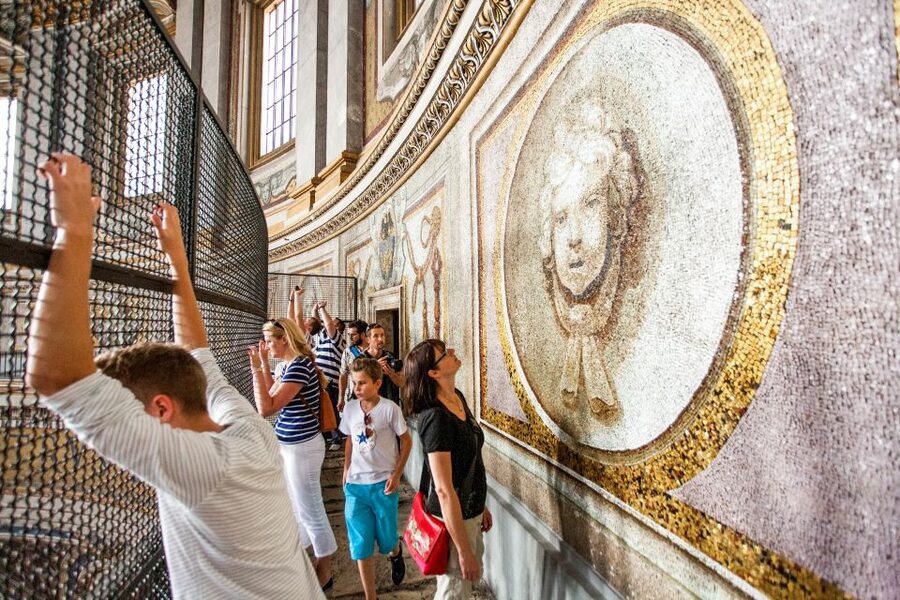 Rome: St. Peter's Basilica & Dome Entry Ticket & Audio Tour - Michelangelo’s Pietà and Bernini’s Baldacchino: the art stops you’ll remember