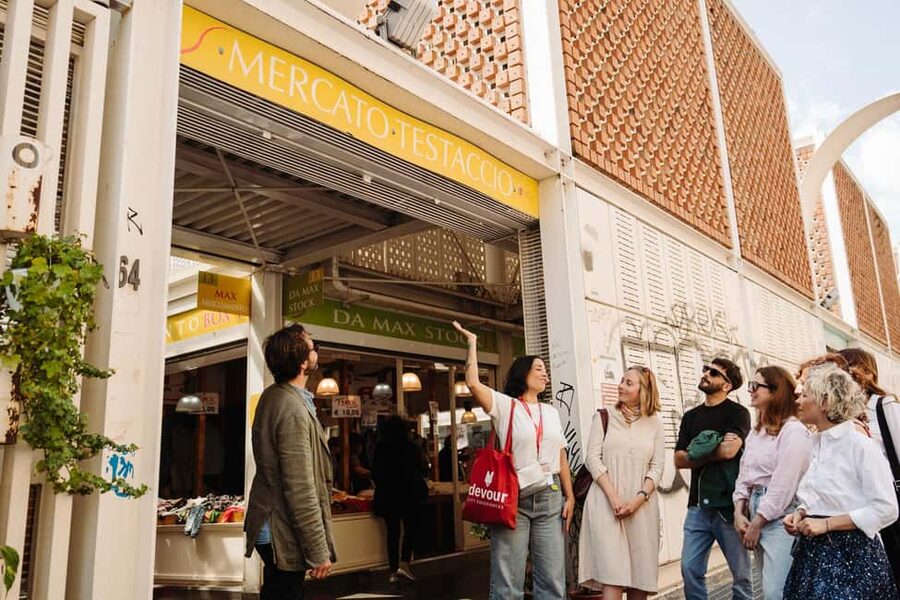 Rome: Testaccio Food & Market Tour with Pasta & Wine - Brivido Gelateria: On-Site Gelato for the Final Sweet Close