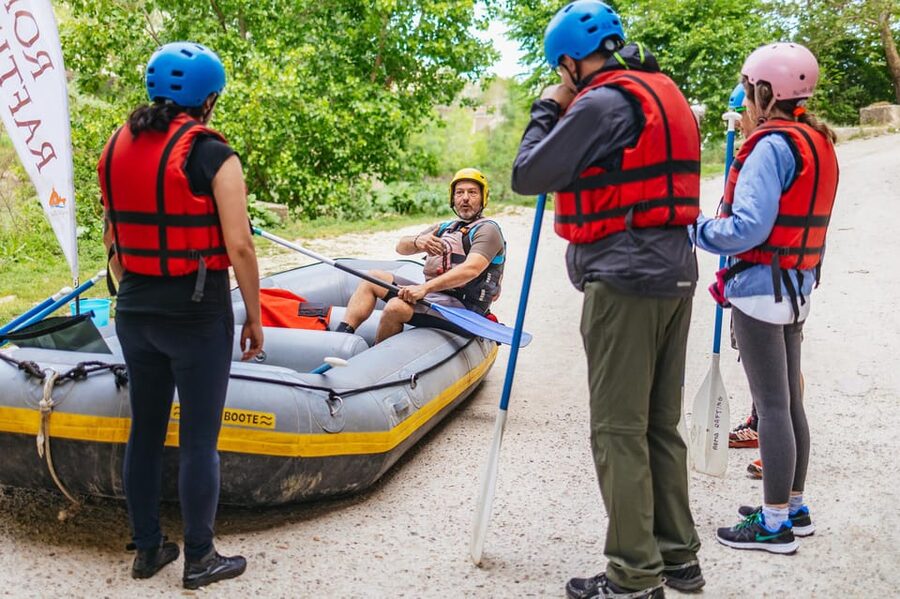 Rome: Tiber River Urban Rafting Tour with Roman Pizza - Safety Briefing and Your First Paddle from Scalo de Pinedo