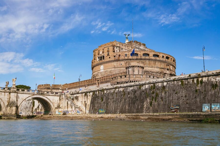 Rome: Tiber River Urban Rafting Tour with Roman Pizza - Getting Soaked: What to Expect Around the Water
