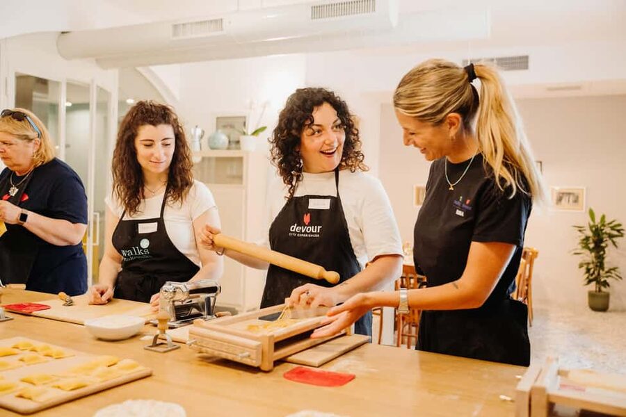 Rome: Traditional Pasta Making Class with Wine & Gelato - The main event: making fettuccine and ravioli by hand