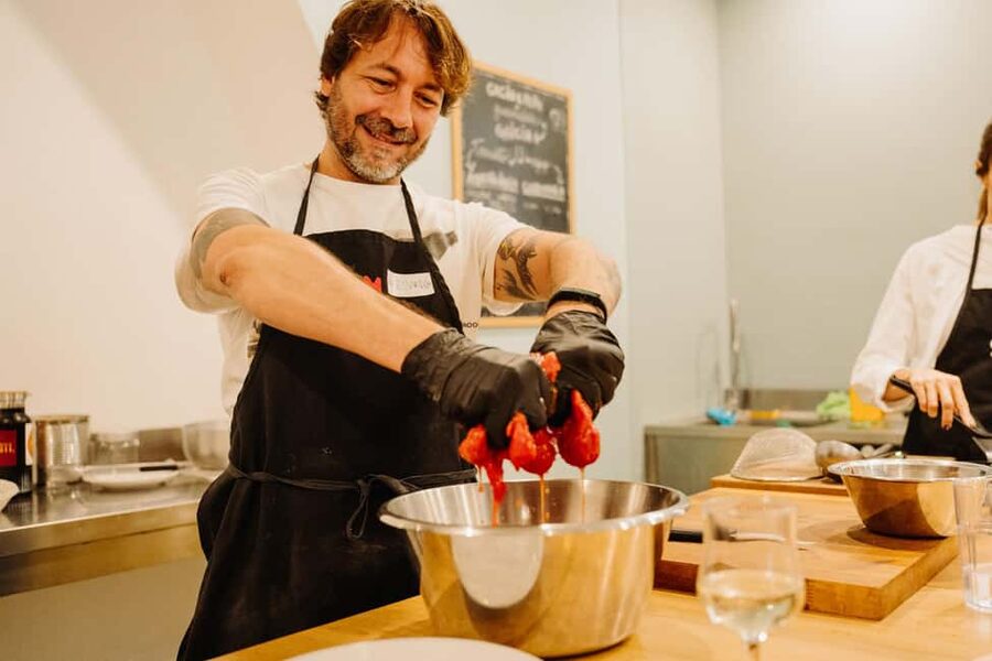 Rome: Traditional Pasta Making Class with Wine & Gelato - Getting there: meeting at Piazza di San Giovanni della Malva