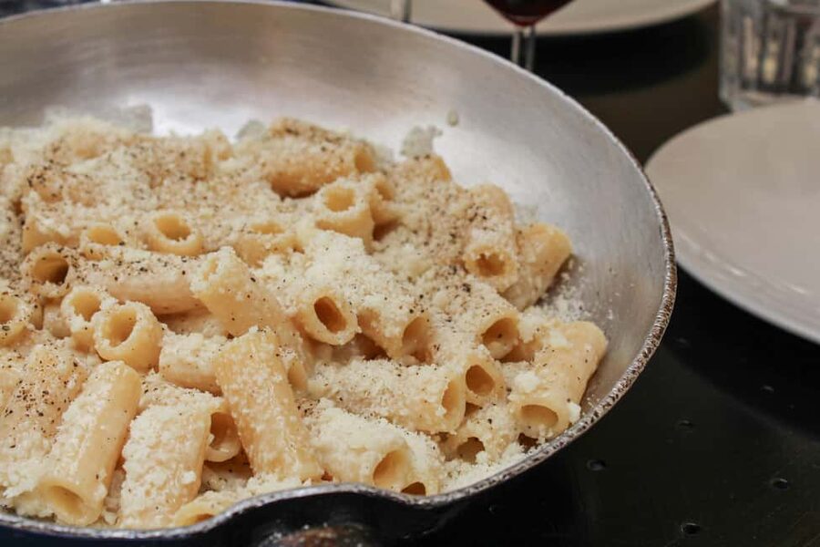 Rome: Trastevere and Campo de Fiori Food Tour - Meeting at Piazza Farnese, then finding your first tasting rhythm
