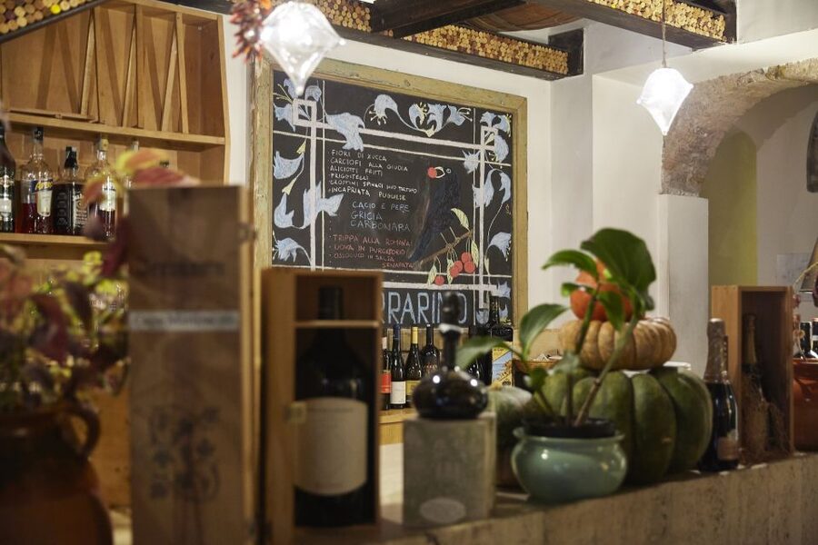 Rome: Trastevere Food, Wine & Spritz Evening Tour - Vanda wine tasting: more depth before the dinner portion