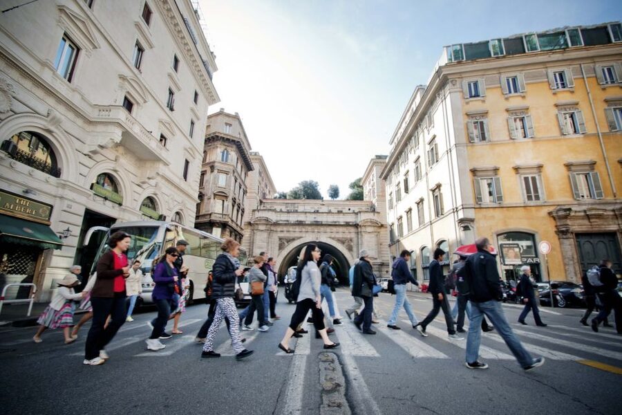 Rome: Treasures of the City 3-Hour Morning Tour - Trevi Fountain: a highlight stop with the right kind of time