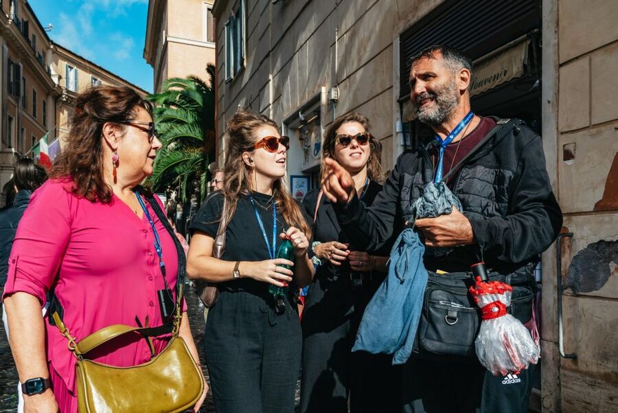 Rome: Trevi Fountain and Underground Guided Tour - Meet up by the Church of Santi Vincenzo e Anastasio, then get moving