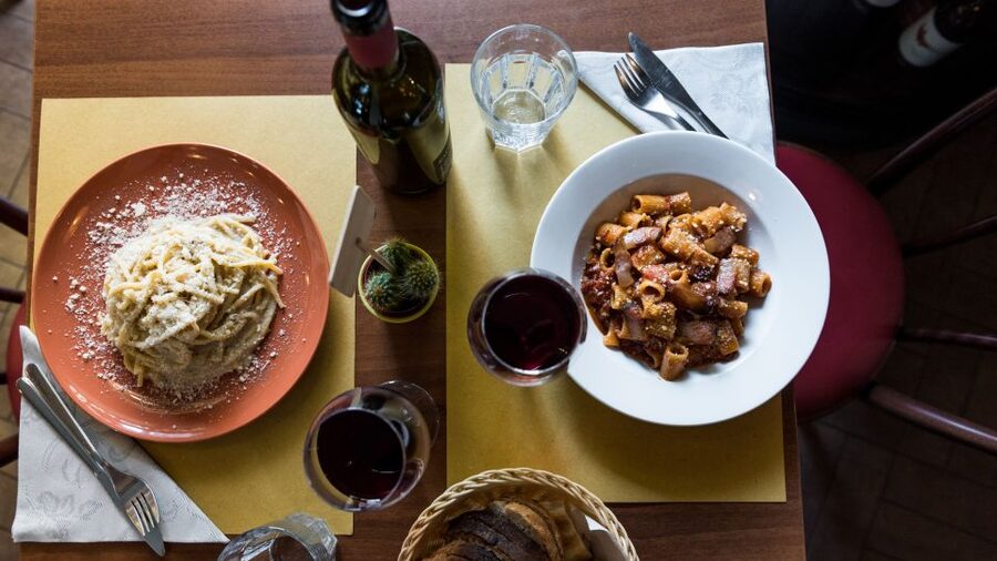 Rome: Twilight Trastevere Food Tour with Wine Tasting - How the 4-hour walk turns 10 tastings into a full dinner