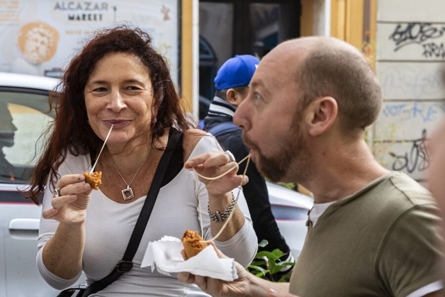 Rome: Twilight Trastevere Food Tour with Wine Tasting - Gelato stop: how to spot real flavor, not fake lookalikes