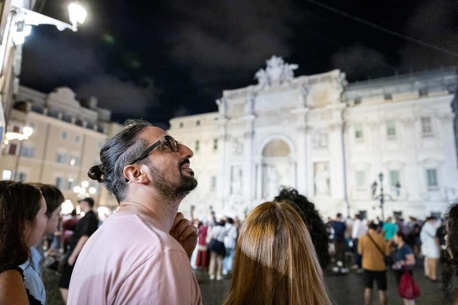 Rome: Under the Moonlight Evening Walking Tour - Finding Your Group: Piazza dAracoeli or Piazza di Pasquino
